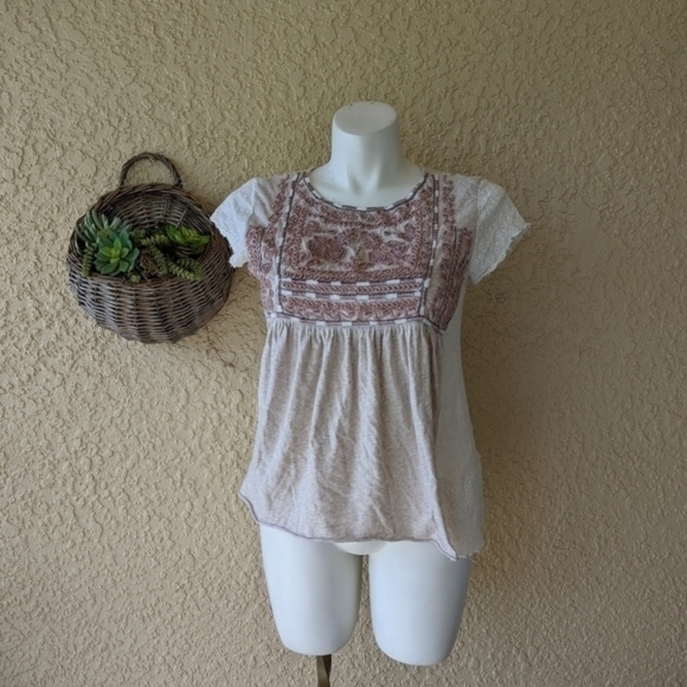 Sundance embroidered crochet tee scoop neck size m